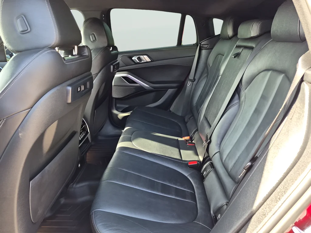 Used 2021 Red BMW xDrive40i image 41