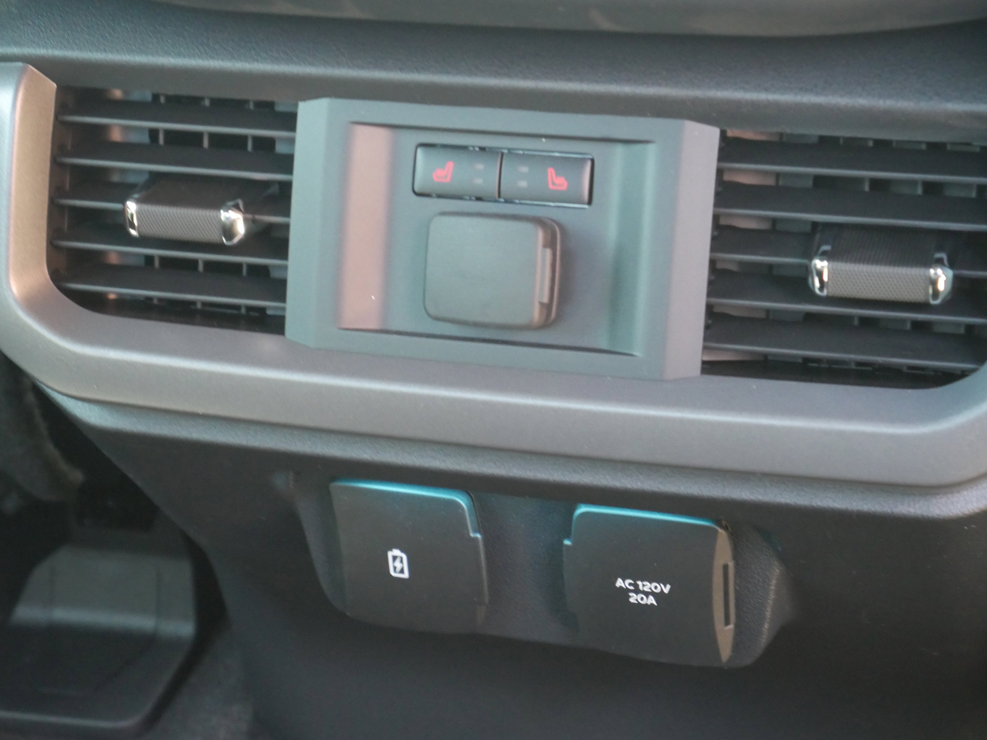 New 2026 Carbonized Gray Metallic Ford Lariat® image 36