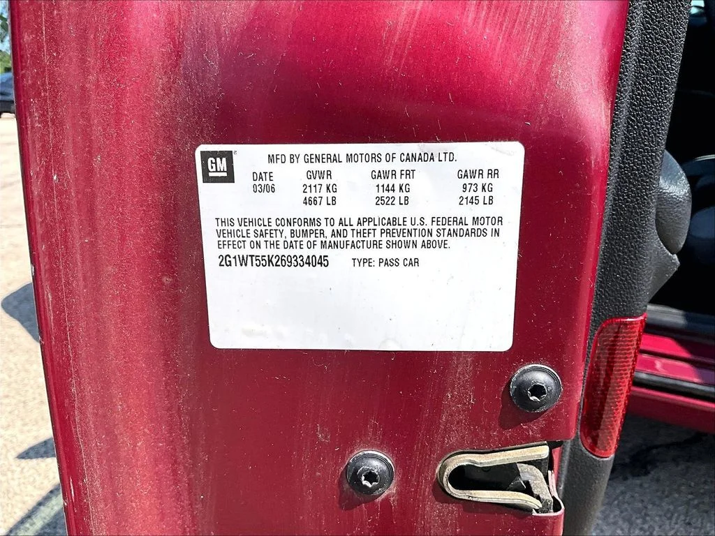 Used 2006 Red Chevrolet LT image 17