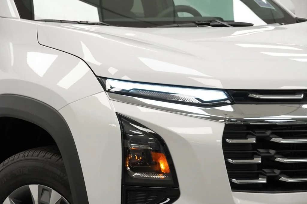 New 2027 Summit White Chevrolet LT image 29