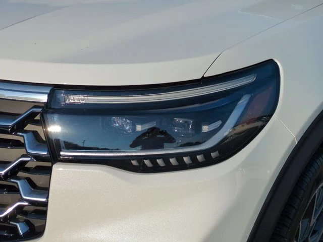 Used 2025 White Ford Platinum image 9