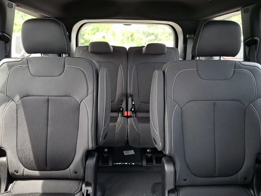 New 2026 Diamond Black Crystal Pearlcoat Jeep Laredo X image 14