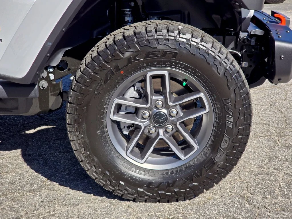 New 2026 White/off-white Jeep Mojave X image 13