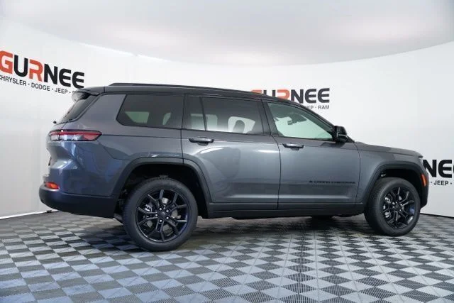 New 2025 Baltic Gray Metallic Clear-Coat Exterior Paint Jeep Limited image 34