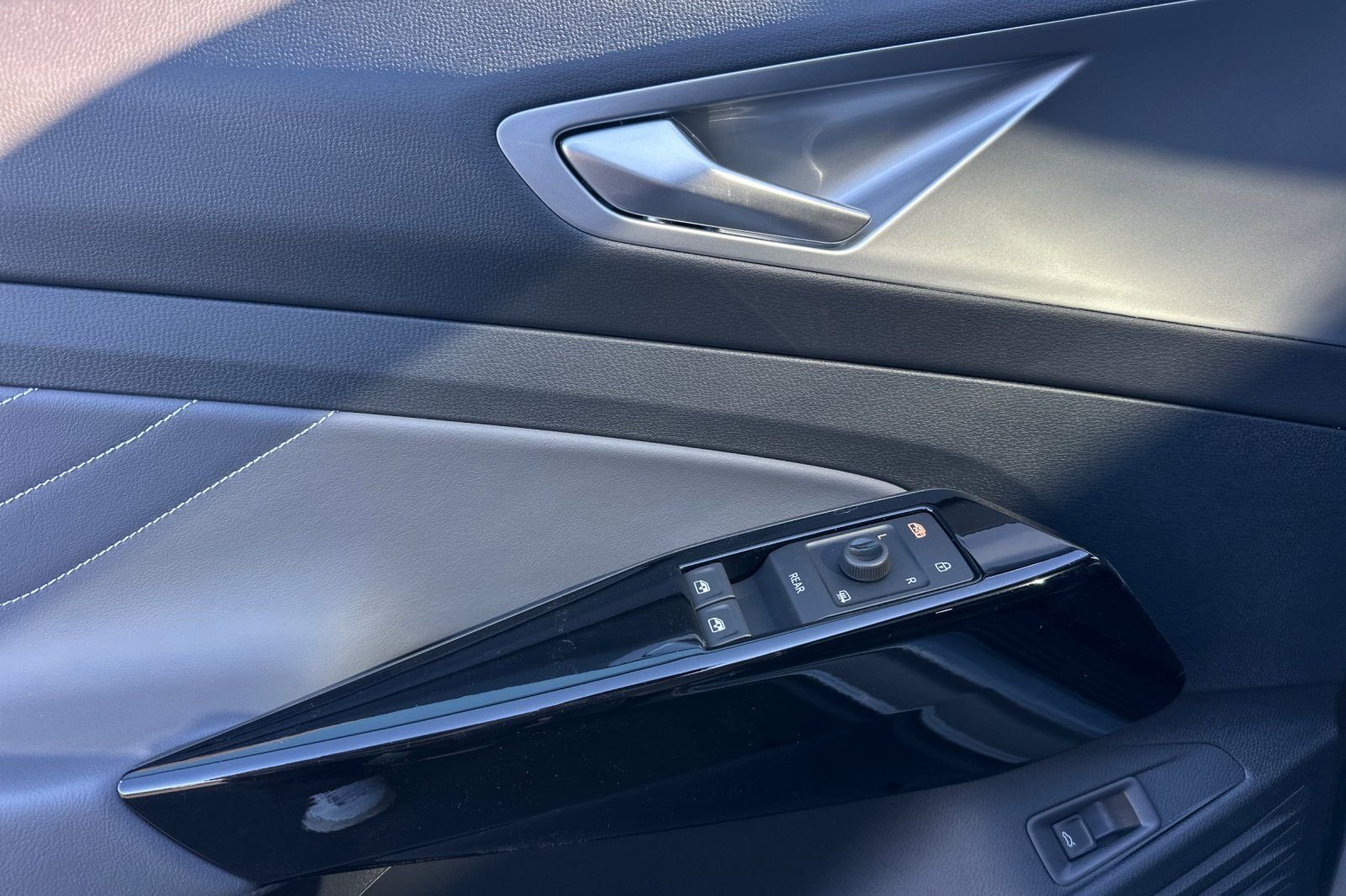 New 2026 Silver Mist Metallic Volkswagen Pro S image 11