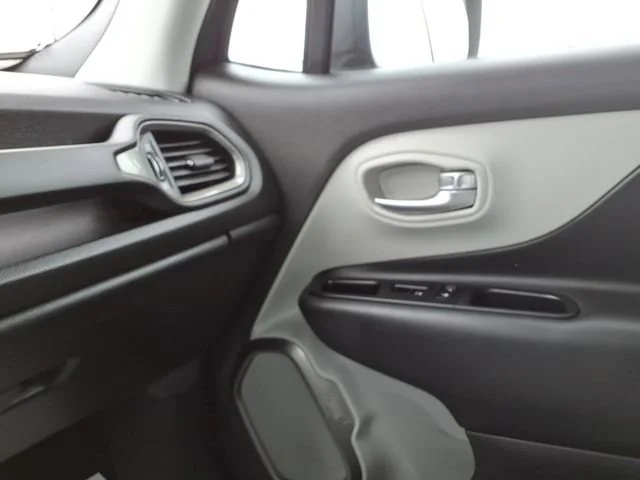 2022 Jeep Renegade Latitude - Photo 24