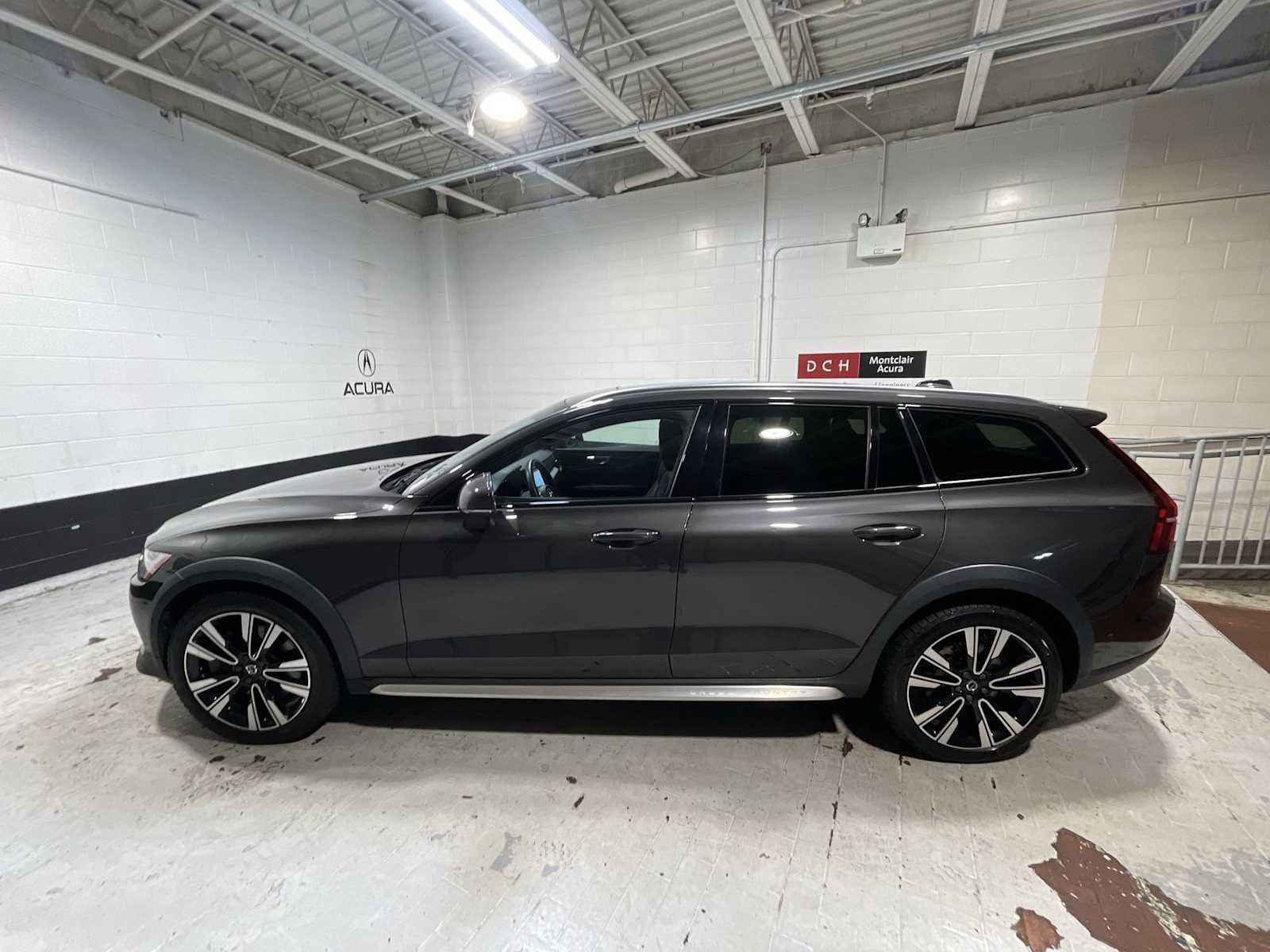 Used 2023 Gray Volvo Ultimate image 3