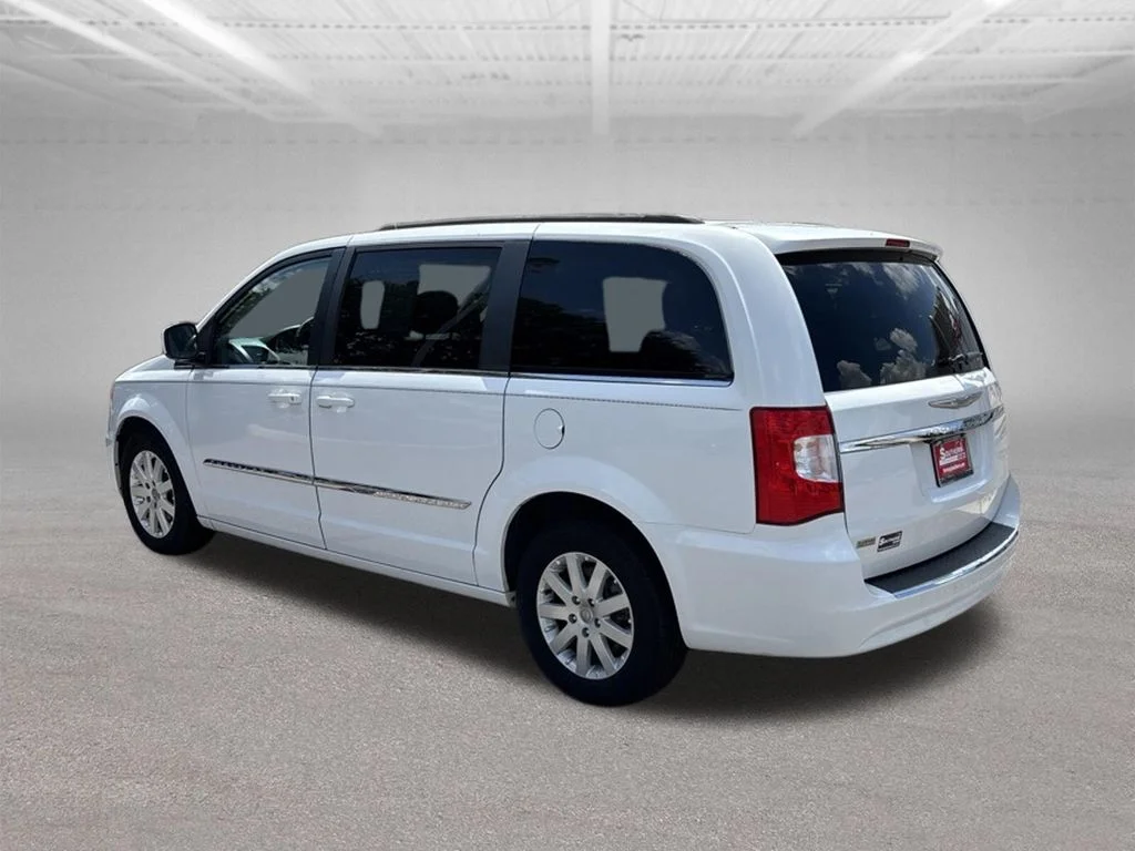 Used 2014 White Chrysler Touring image 4
