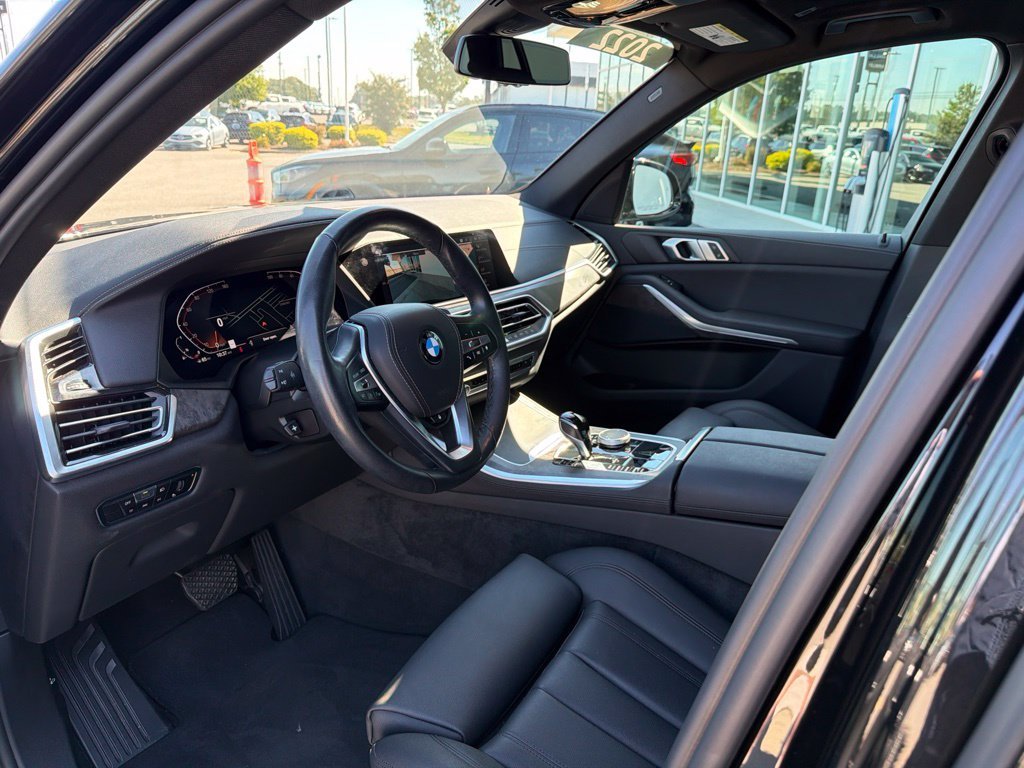 Used 2022 Black BMW sDrive40i image 17