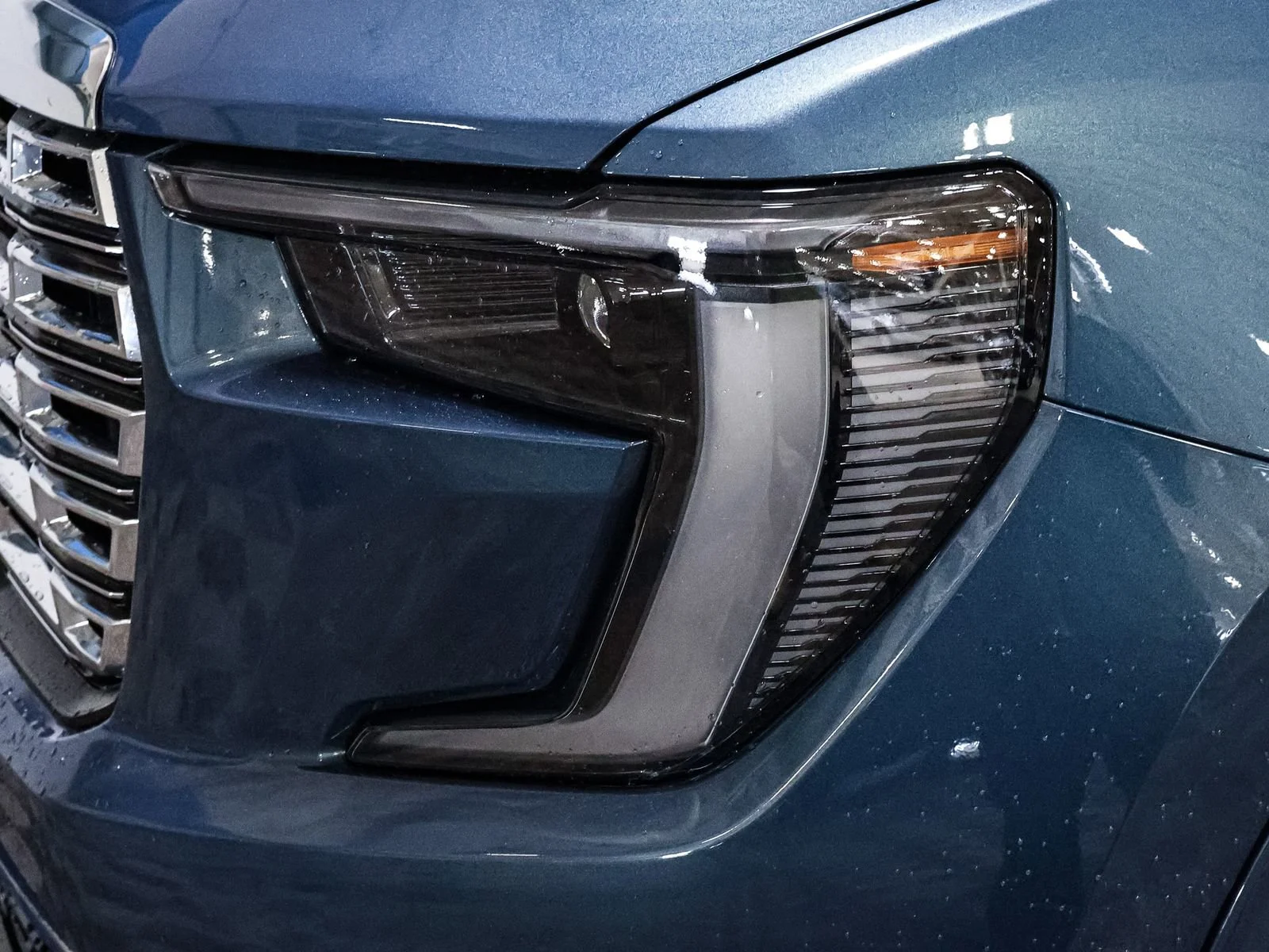 2026 GMC Acadia Denali - Photo 14