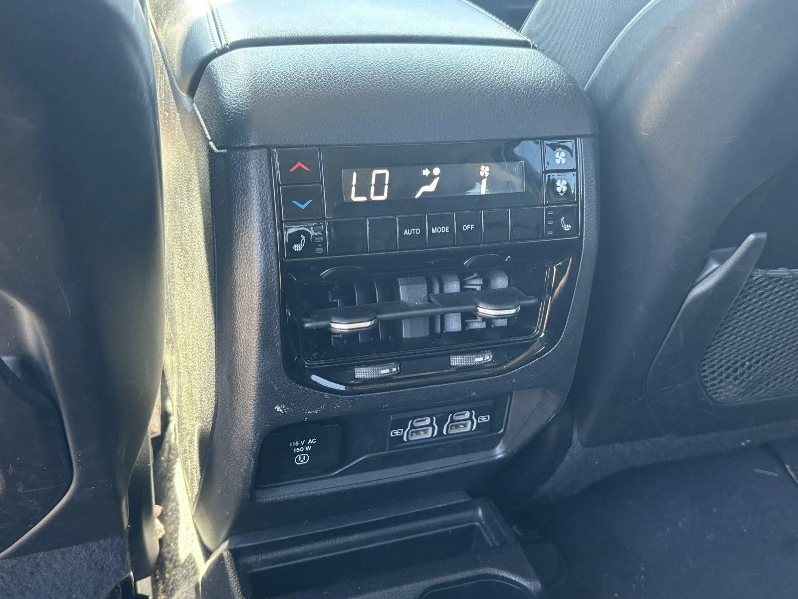 Used 2021 Diamond Black Crystal Pearlcoat Jeep Limited image 32