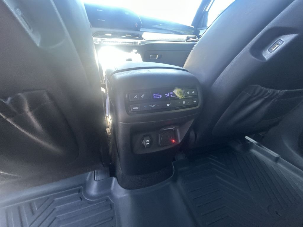 Used 2022 White Hyundai Calligraphy image 14