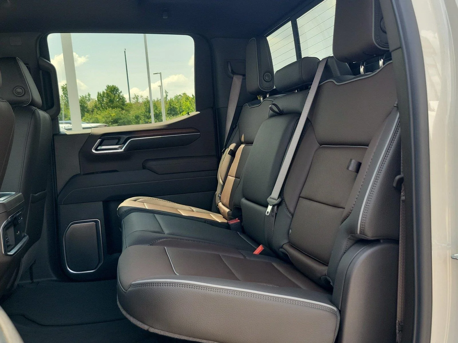 2026 GMC Sierra 1500 Denali - Photo 9