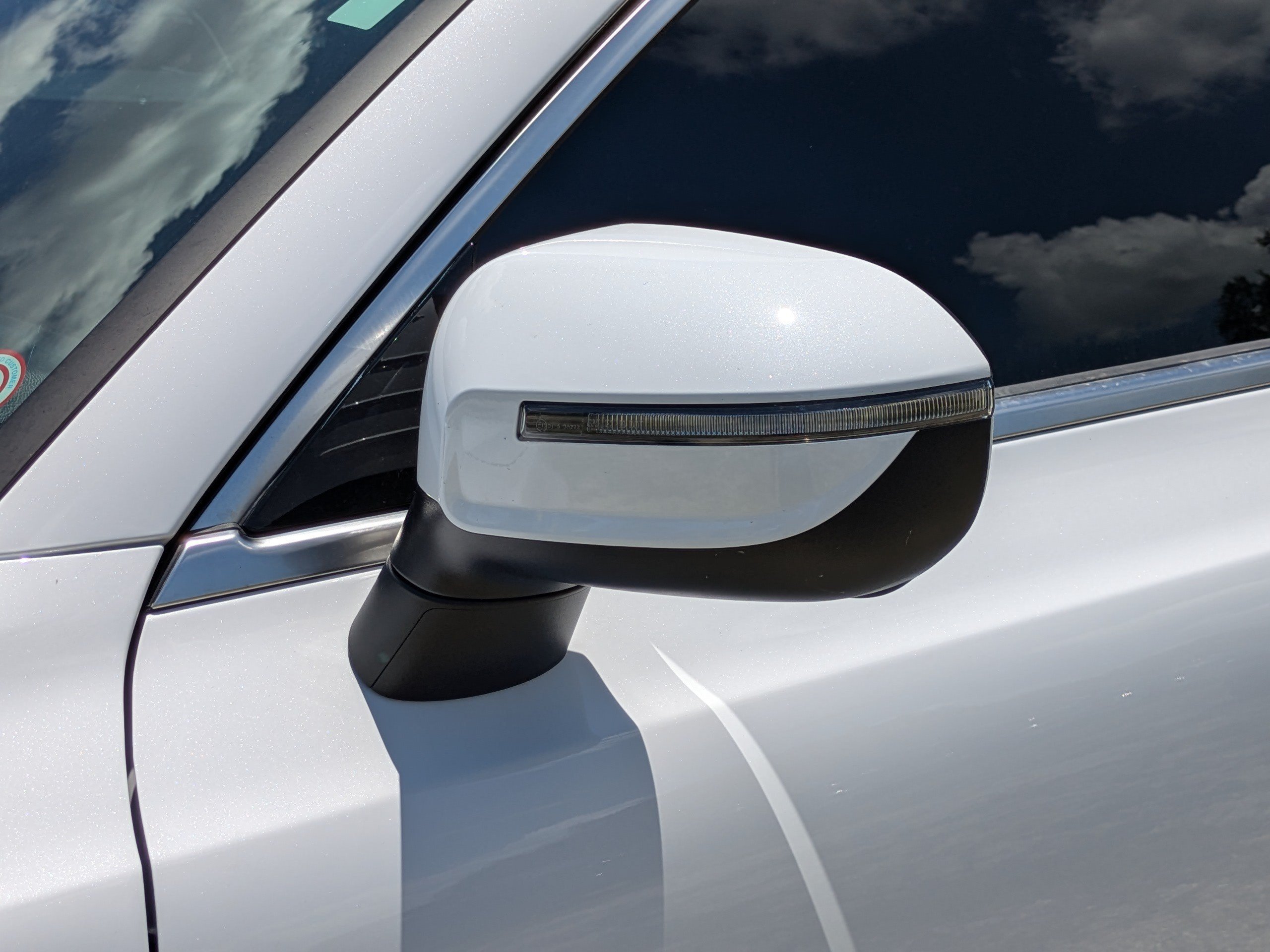Used 2025 Glacial White Pearl Kia LX image 11