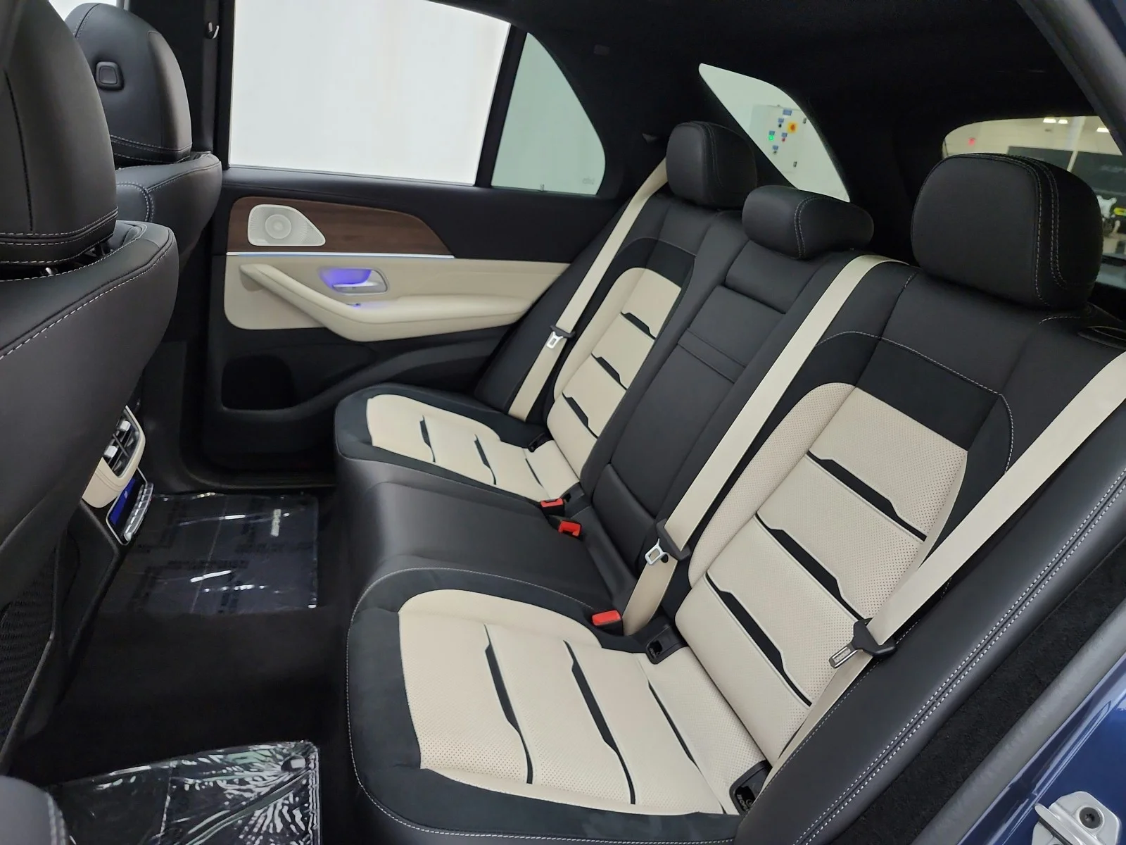 Certified Used 2026 Twilight Blue Metallic Mercedes-Benz AMG® GLE 53 4MATIC+ SUV image 16