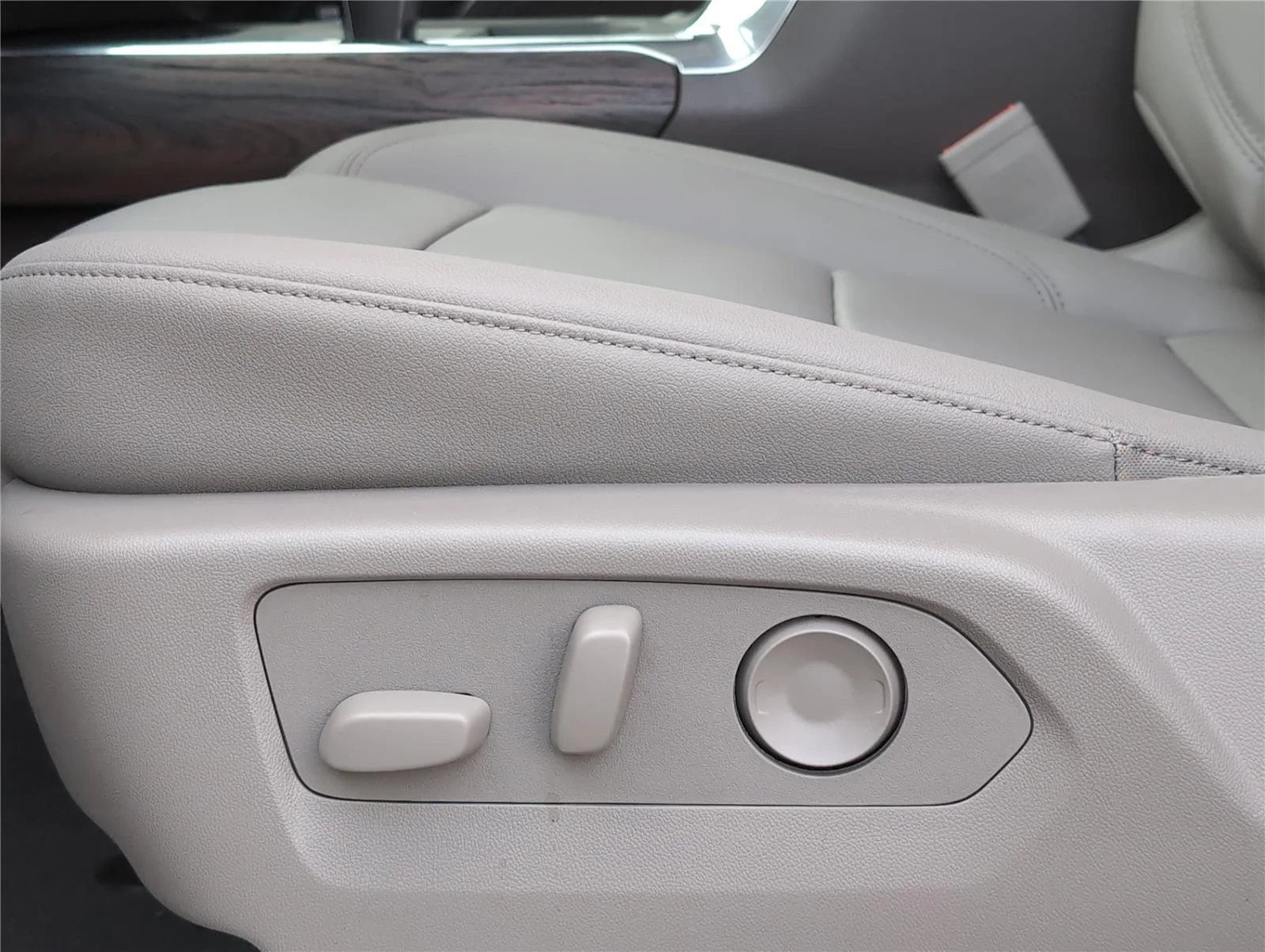 2026 GMC Sierra 1500 SLT - Photo 14