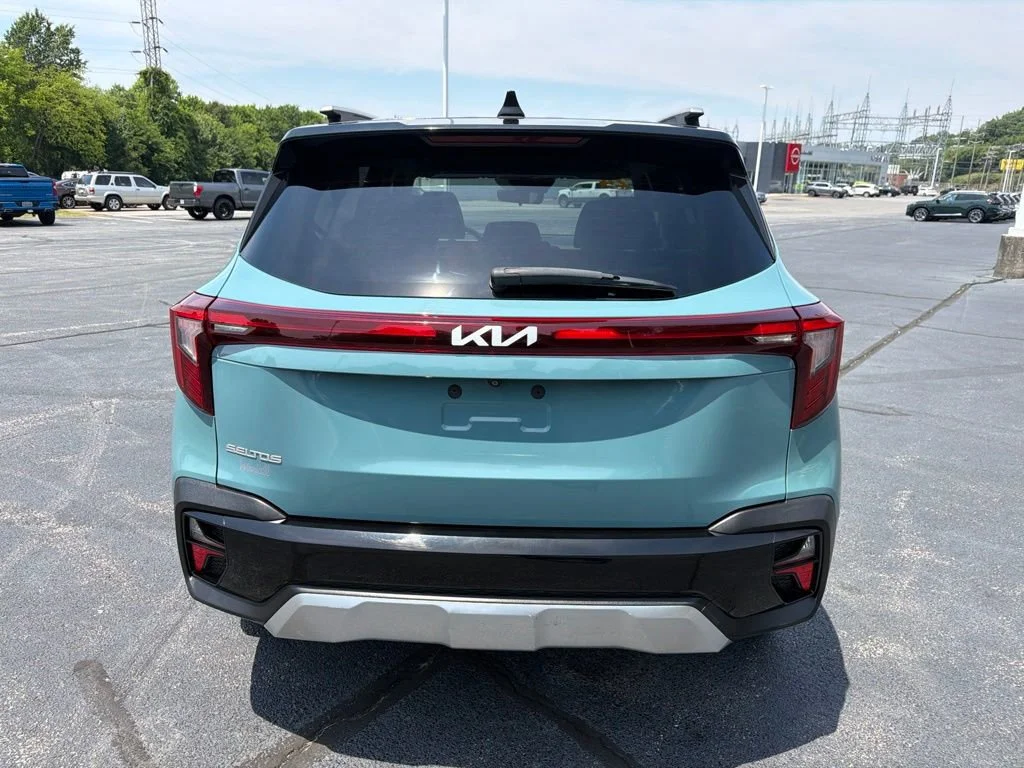 Used 2024 Green Kia S image 6