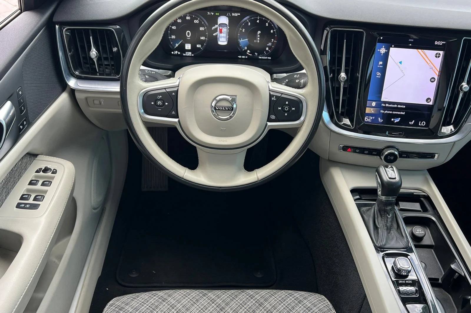 Used 2021 Gray Volvo Momentum image 14