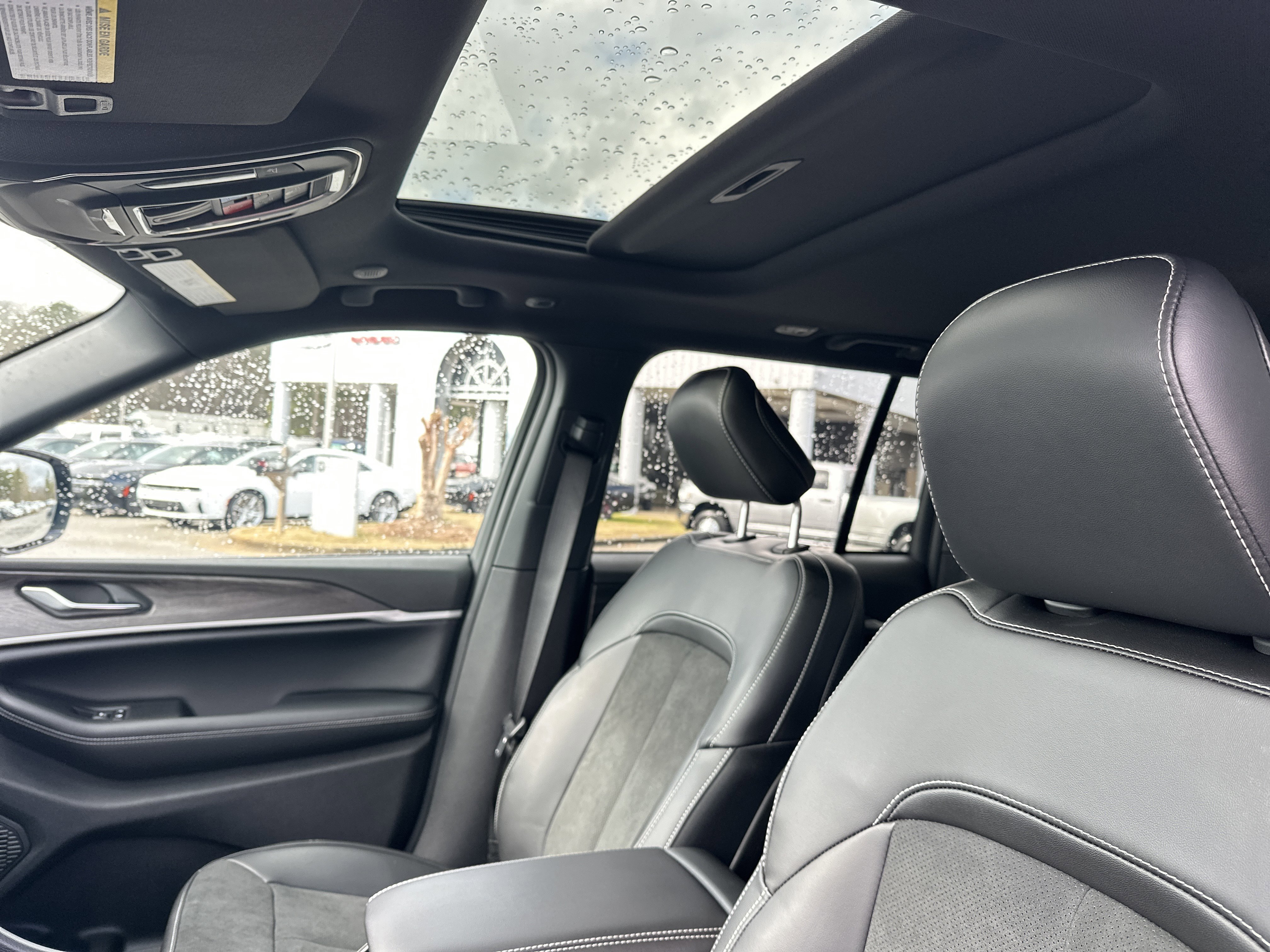 New 2026 Baltic Gray Metallic Clear-Coat Exterior Paint Jeep Laredo Altitude image 34