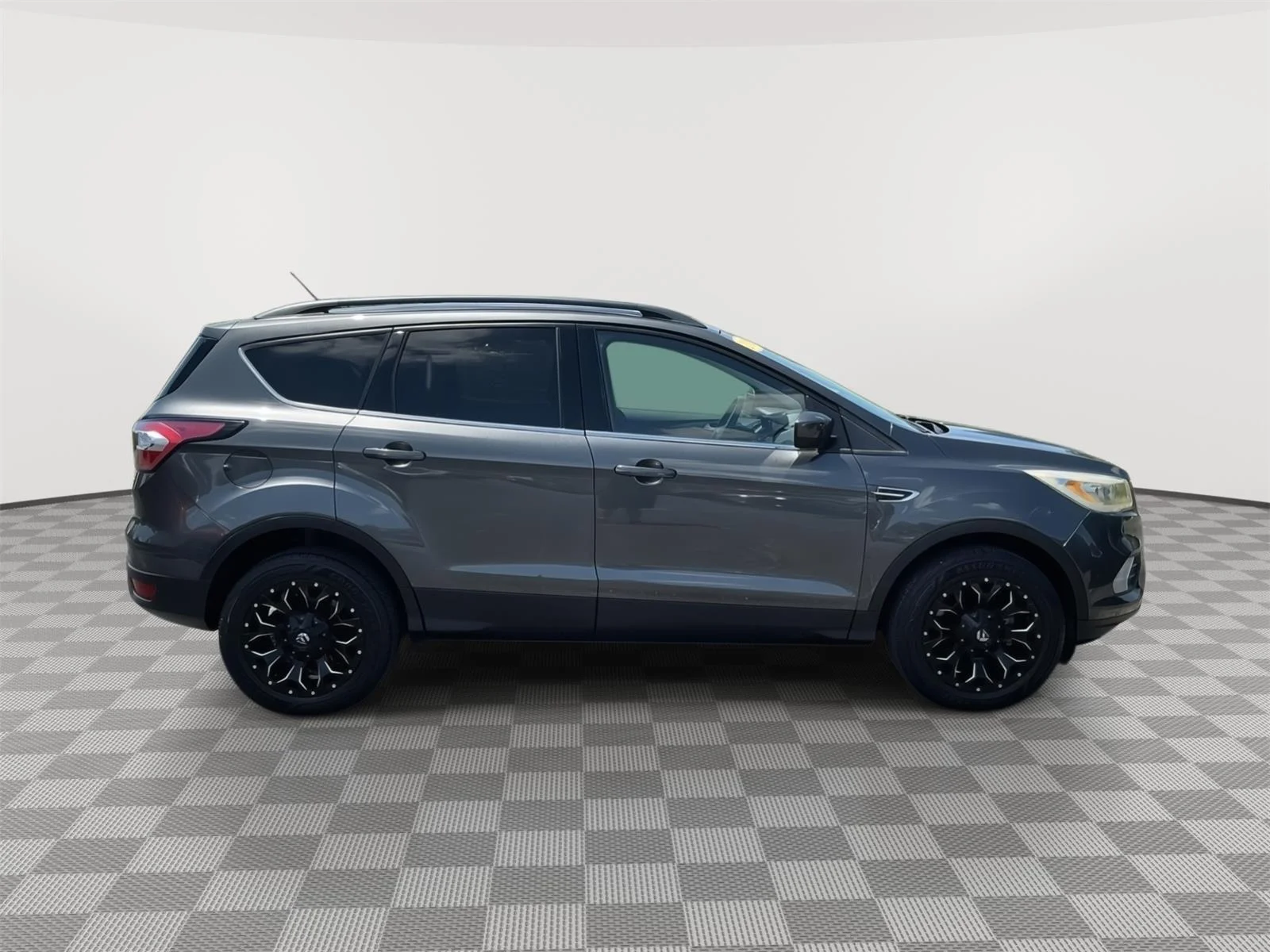 Used 2018 Magnetic Ford SEL image 25