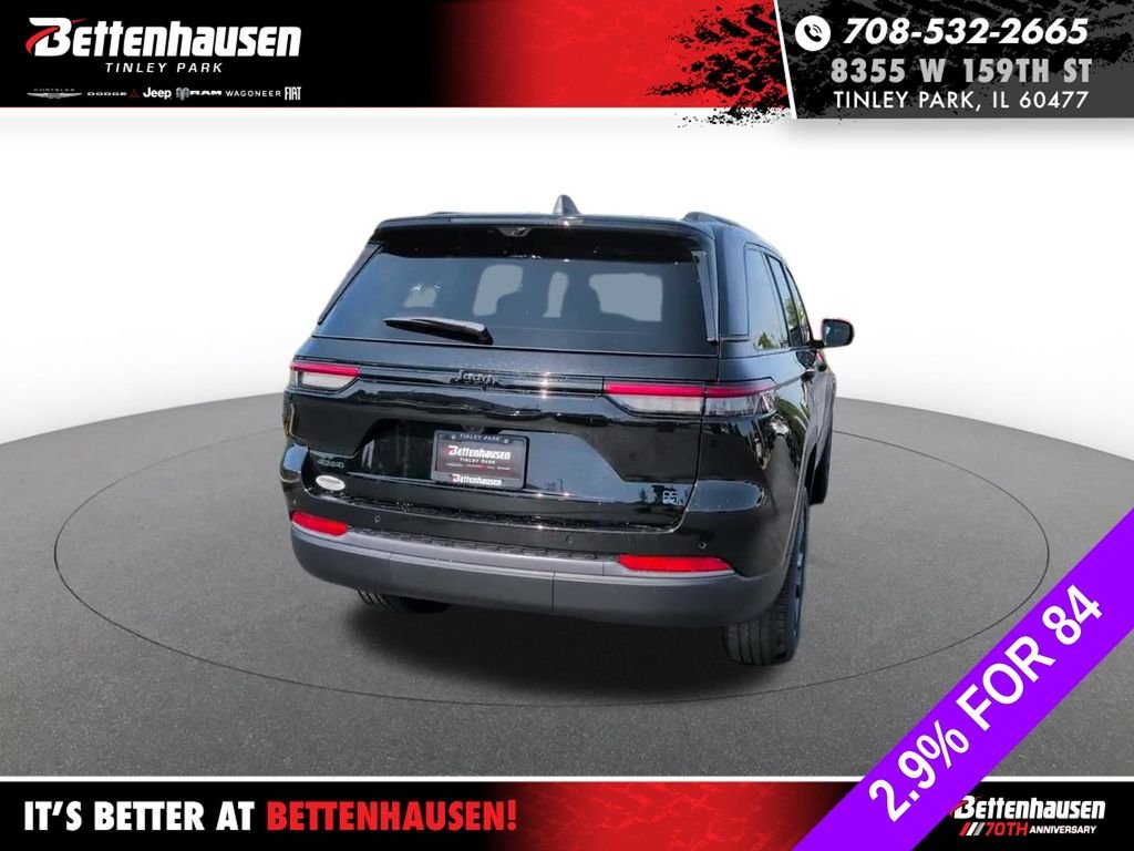 New 2026 Diamond Black Crystal Pearl-Coat Exterior Paint Jeep Limited image 6