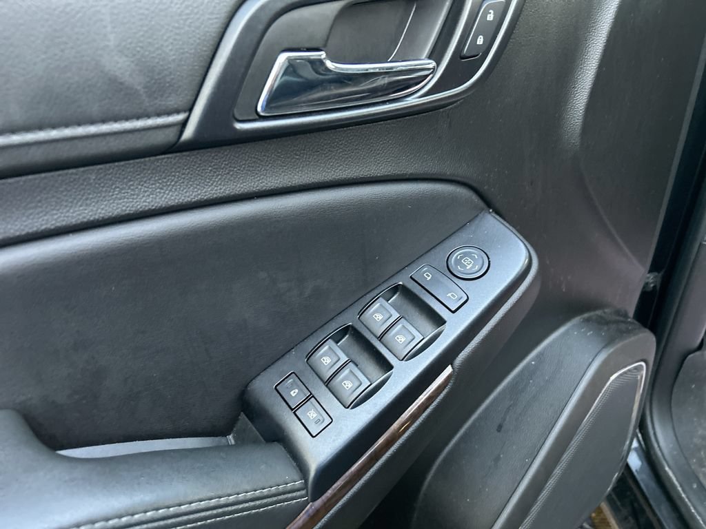 Used 2019 BLACK Chevrolet LS image 24