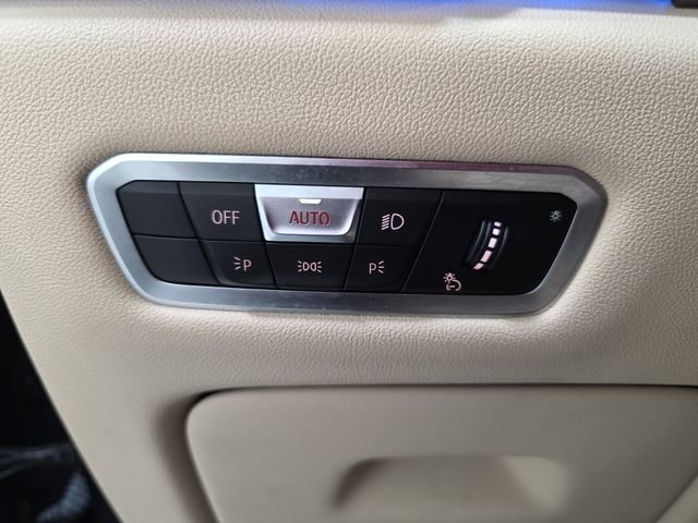 Used 2022 Arctic Grey Metallic BMW xDrive45e image 25