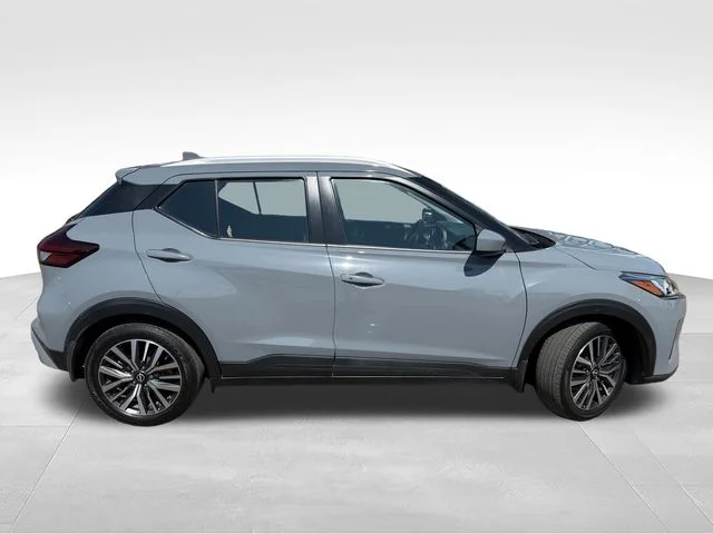 Used 2023 Gray Nissan SV image 8