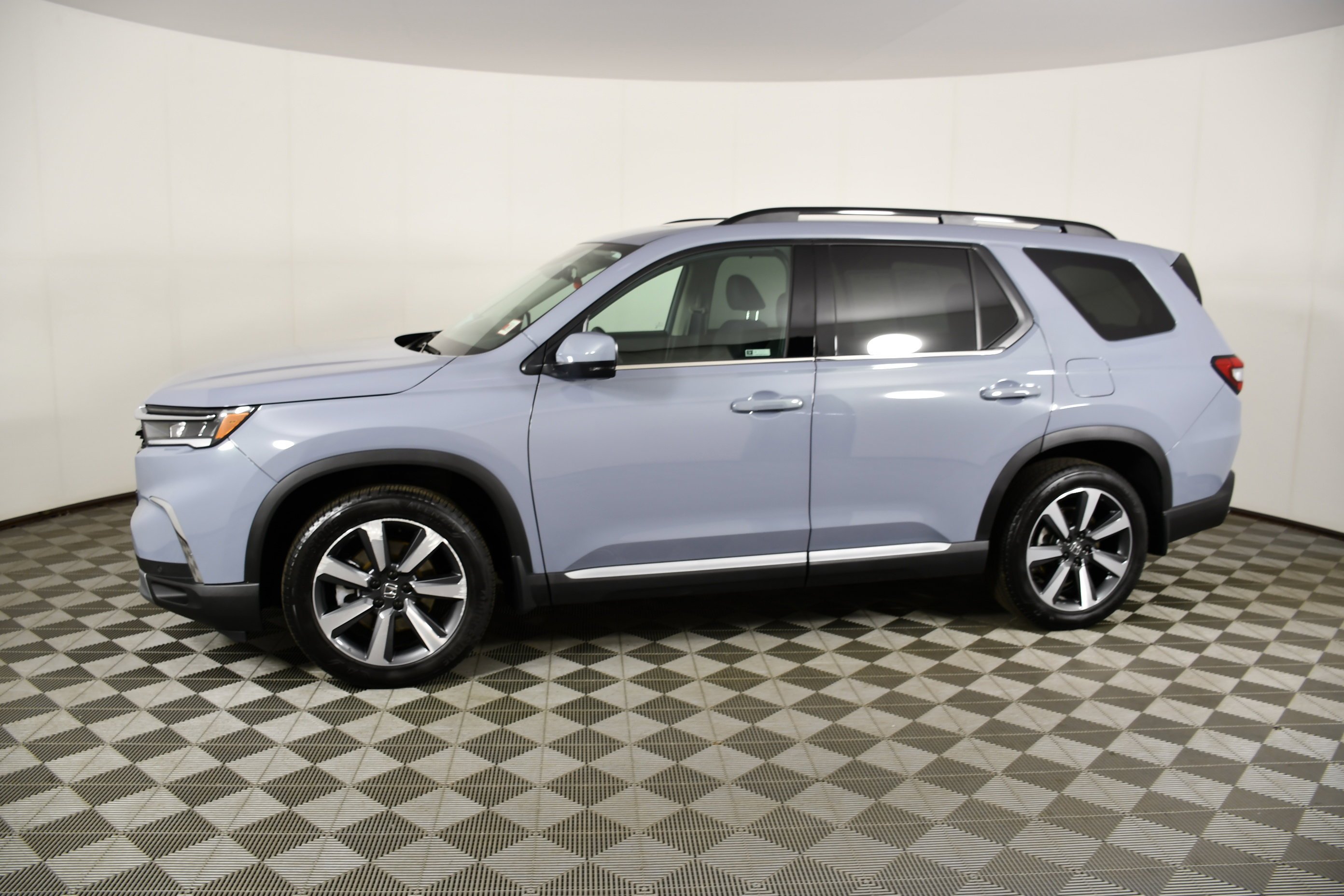 Certified Used 2025 Sonic Gray Pearl Honda AWD TRG image 9
