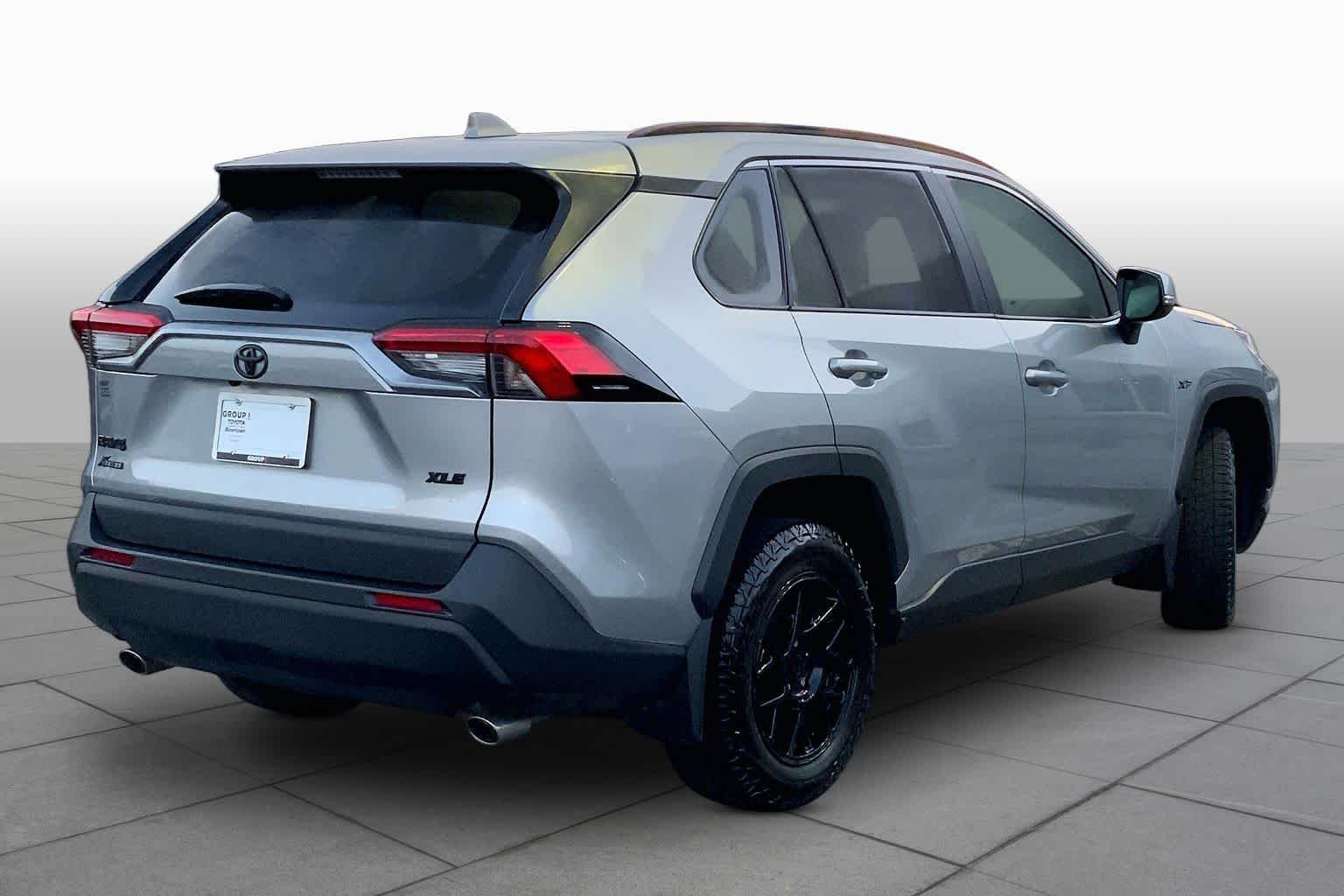 Used 2025 Silver Sky Metallic Toyota XLE image 13