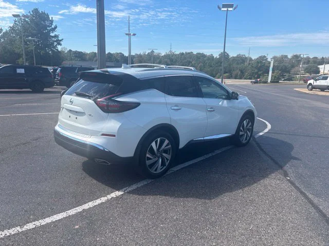 Used 2020 White Nissan SL image 3