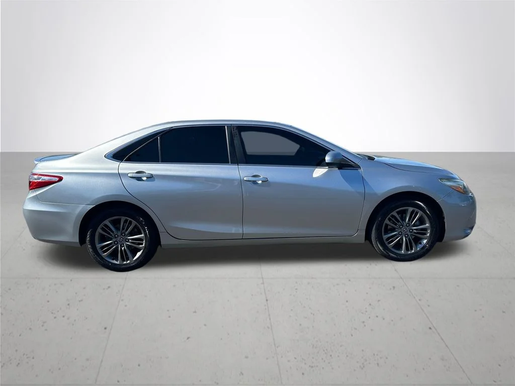 Used 2016 Silver Toyota SE image 5