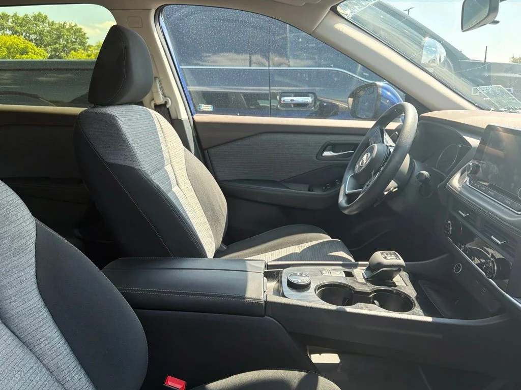 Used 2023 Blue Nissan SV image 2