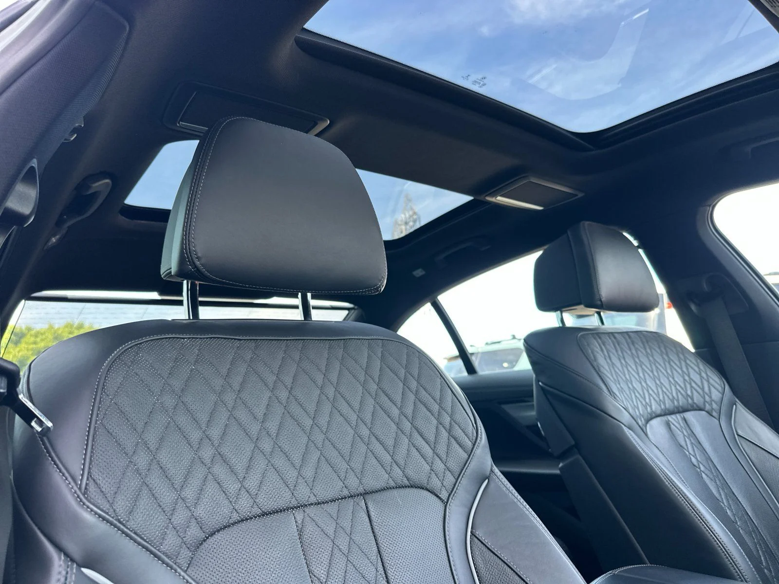 Used 2020 Alpine White BMW 750i xDrive image 15