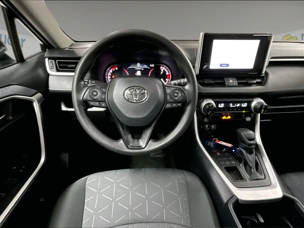 Used 2025  Toyota XLE image 17