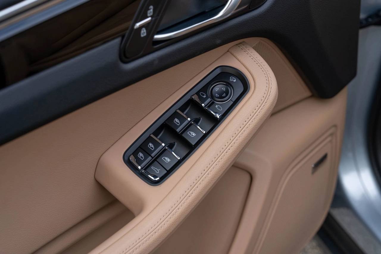 Used 2026  Porsche  image 21