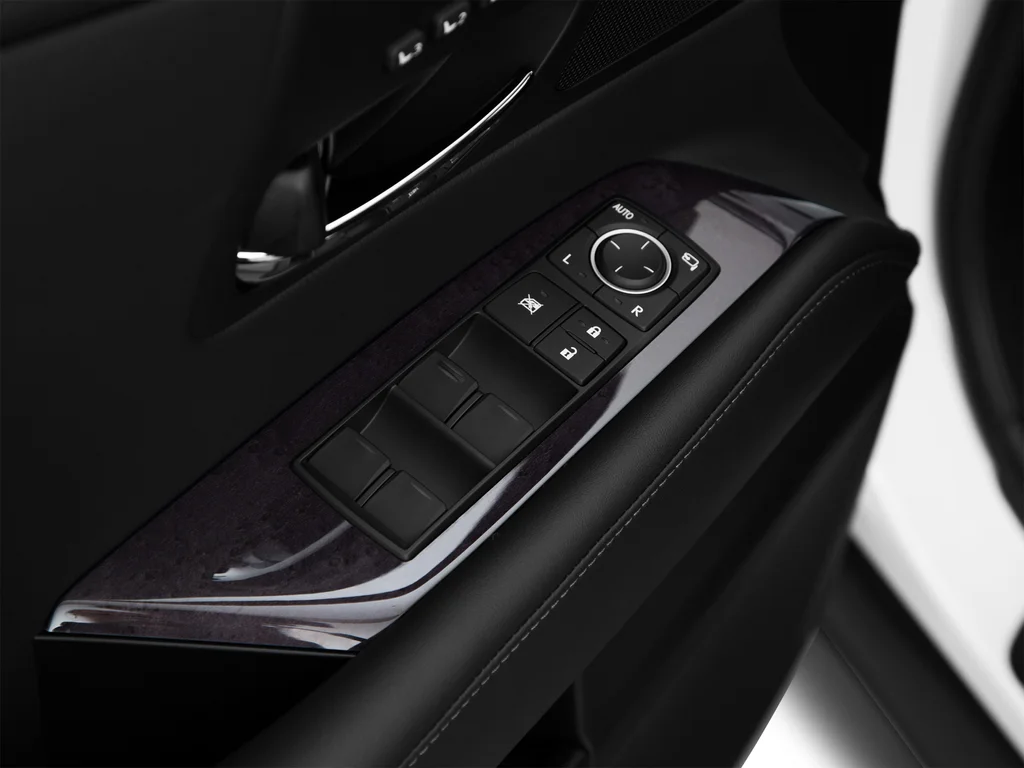 Used 2015 White Lexus 350 image 13