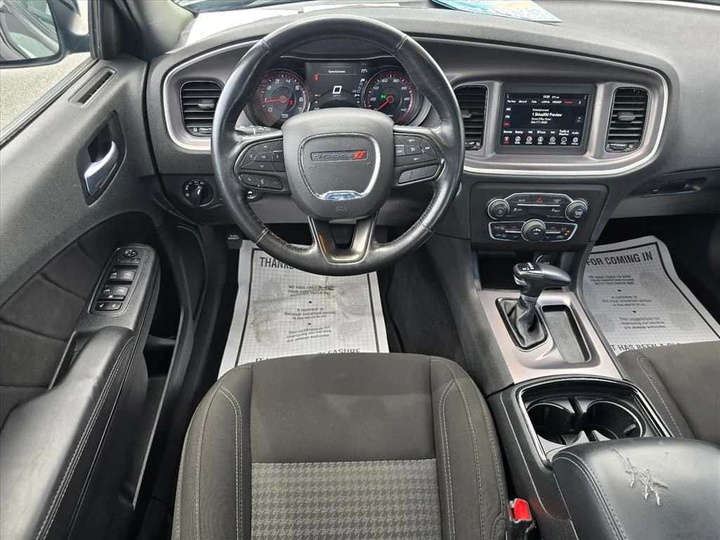 Used 2022 Black Dodge SXT image 3