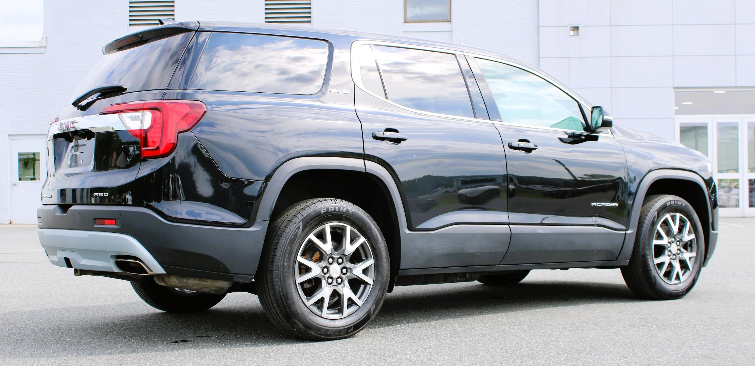 Used 2021 Ebony Twilight Metallic GMC SLE image 7