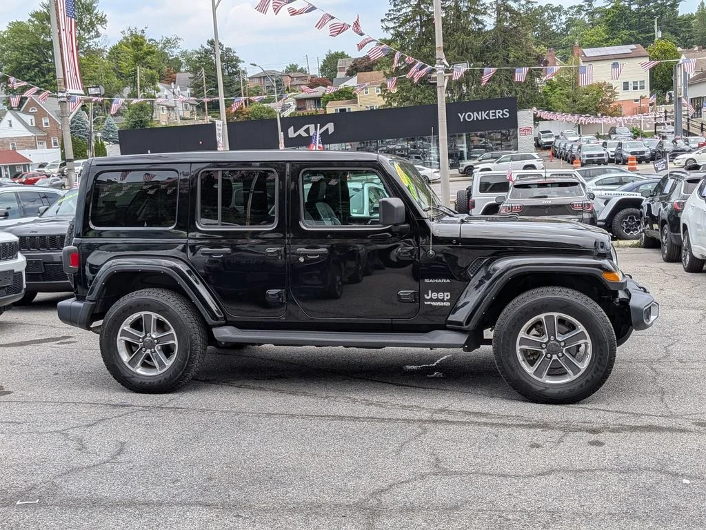 Used 2022 Black Jeep Unlimited Sahara image 5