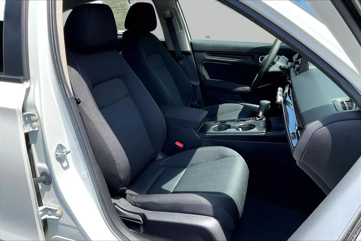 Used 2025 Platinum White Pearl Honda LX image 9