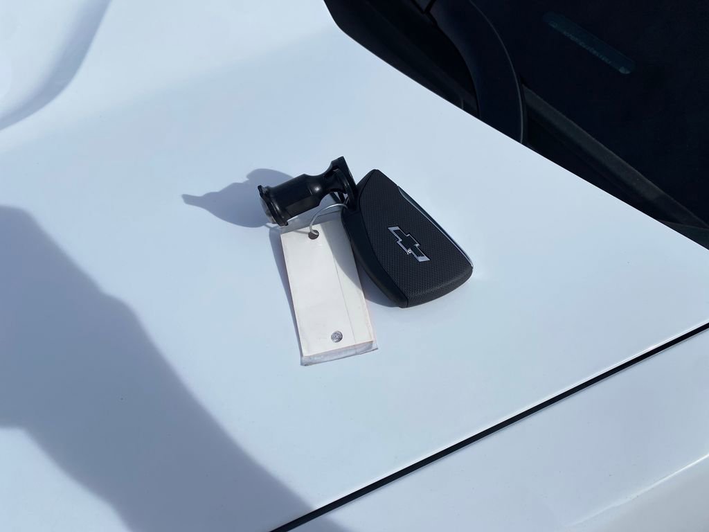 Used 2025 Summit White Chevrolet Z71 image 29