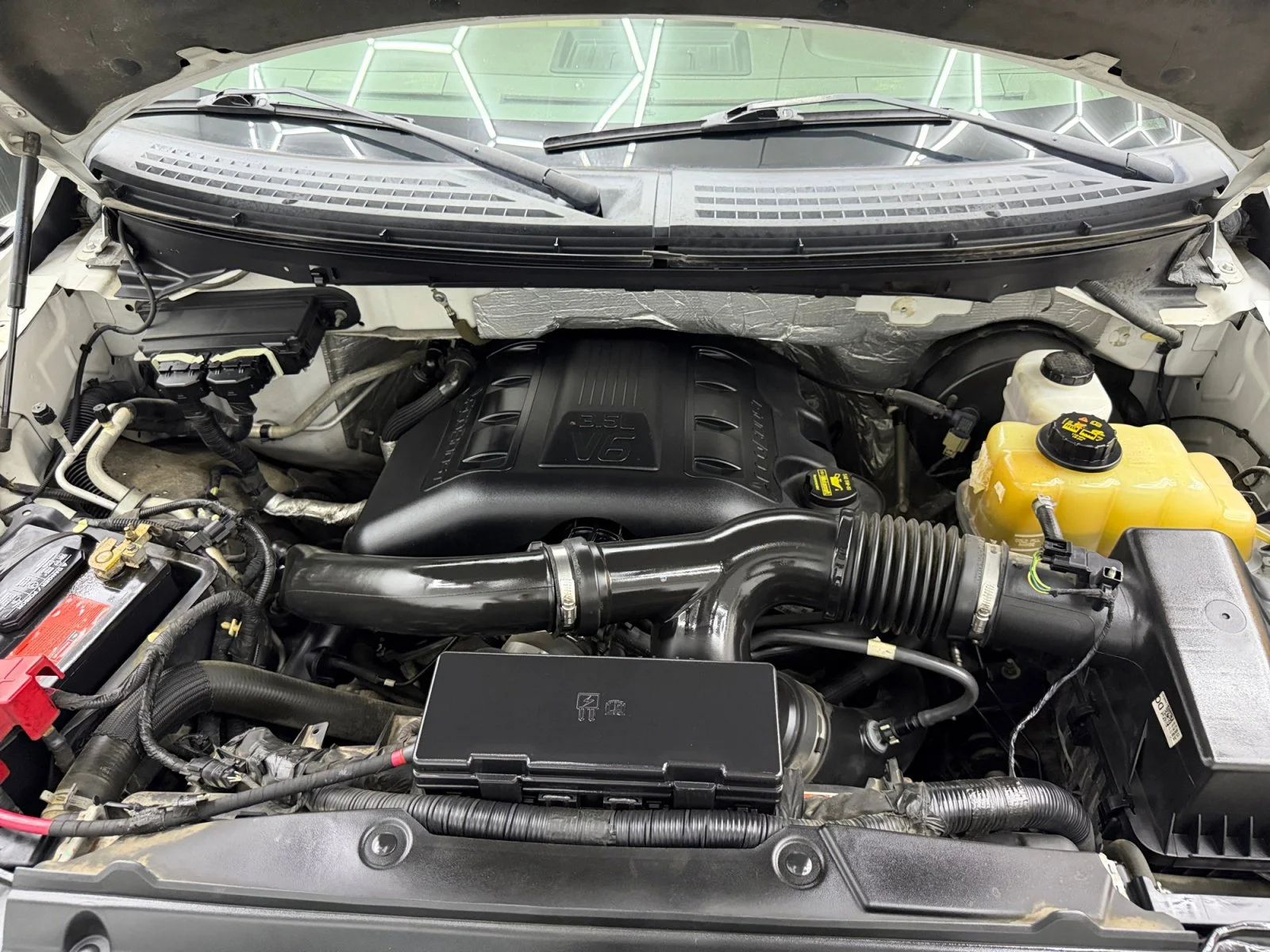 Used 2013 White Platinum Ford Lariat image 20