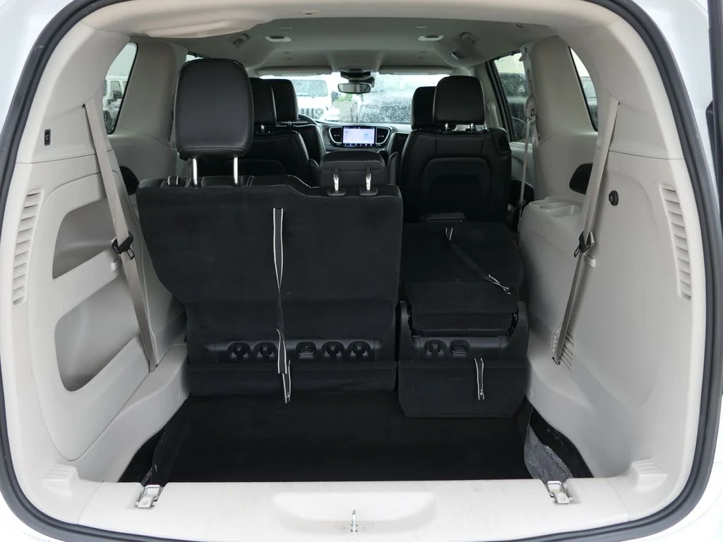 Used 2023 White Chrysler Touring L image 20