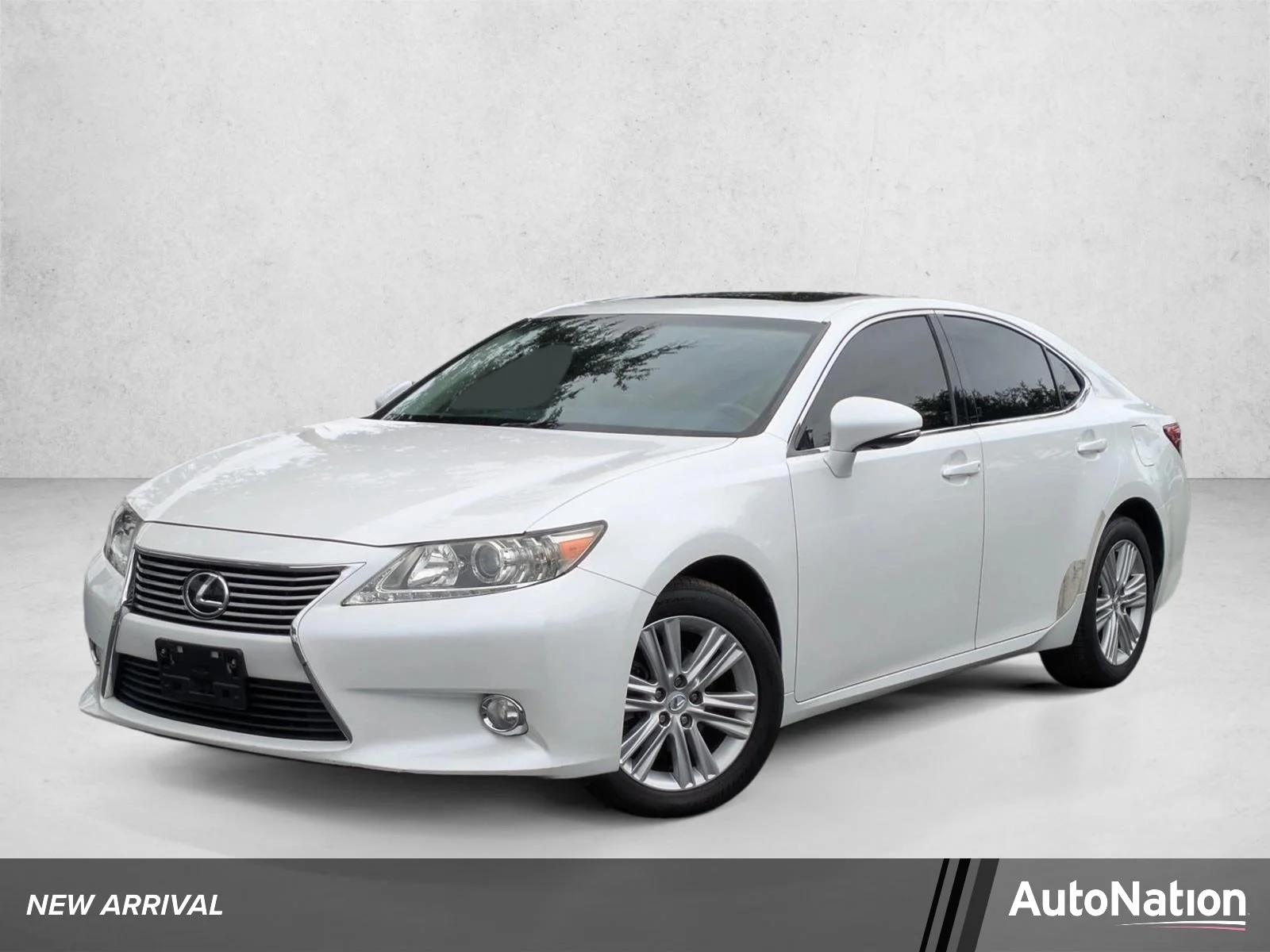 Used 2014 Starfire Pearl Lexus  image 1