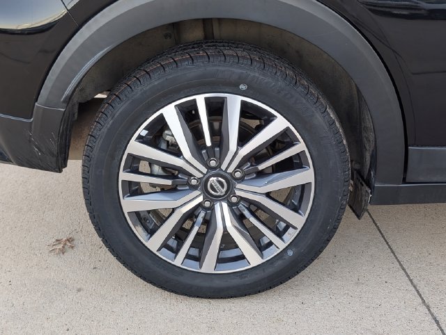 Used 2021 Black Nissan SV Xtronic CVT image 5