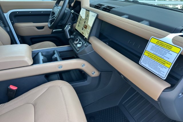 New 2026 Fuji White Land Rover X-Dynamic SE image 15