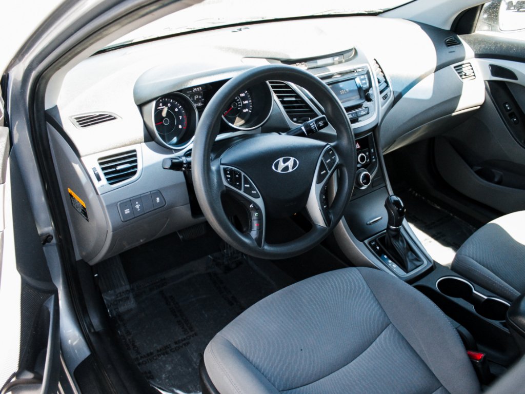 Used 2015 Shale Gray Metallic Hyundai SE image 8