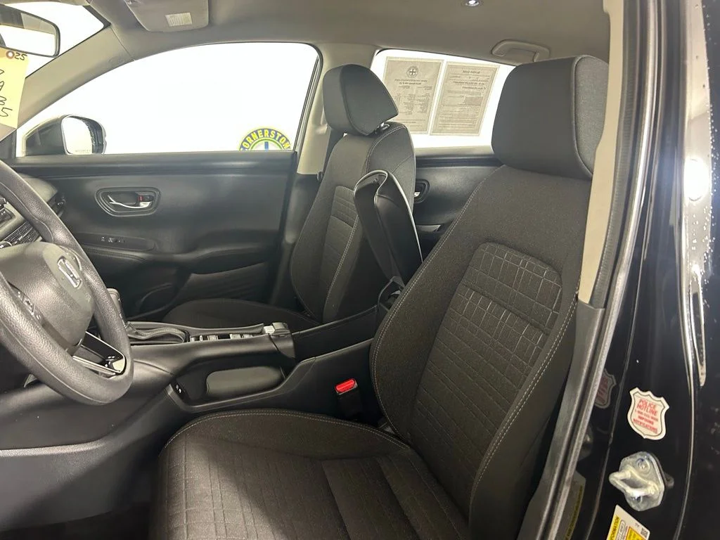 Used 2025  Honda LX image 9