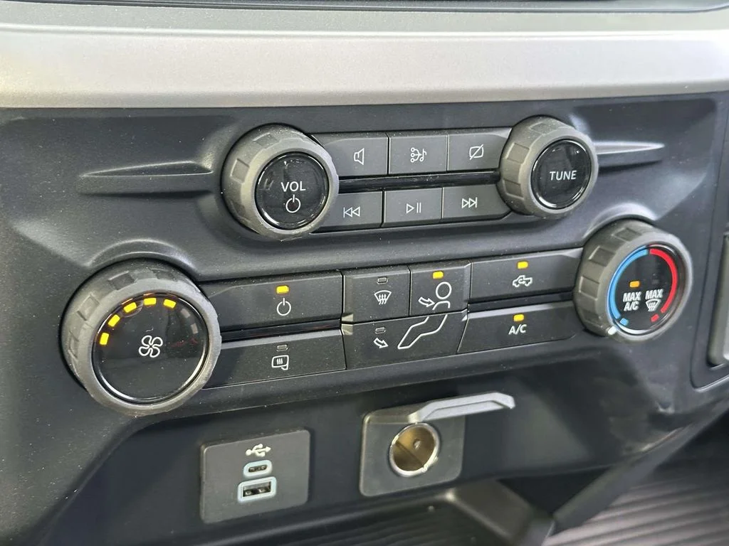 New 2024 Oxford White Ford F-350® XL image 28
